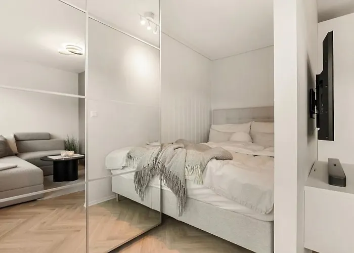 Modern And Cozy Only 5 Minutes From Center Apartment